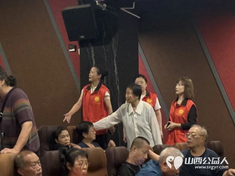 阳泉市义工联合会携阳泉九达国际影城邀请85位老人免费观看了热播电影功夫女足陪老人们看一场电影让温暖陪伴点亮老人们的幸福时光 - 第7张 - 山西公益人 阳泉市义工联合会携阳泉九达国际影城邀请85位老人免费观看了热播电影功夫女足陪老人们看一场电影让温暖陪伴点亮老人们的幸福时光 - 第7张