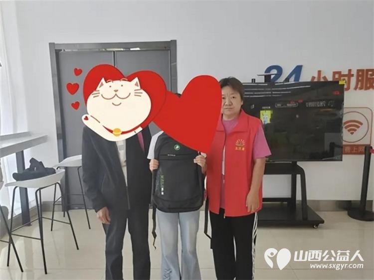 长治市阳光困境儿童帮扶协会开展2026年困境儿童陪伴服务活动本年度一对一成长礼包陆续发放到的孩子们手中一句句稚嫩真诚的道谢让现场暖意融融 - 第3张 - 山西公益人 长治市阳光困境儿童帮扶协会开展2026年困境儿童陪伴服务活动本年度一对一成长礼包陆续发放到的孩子们手中一句句稚嫩真诚的道谢让现场暖意融融 - 第3张