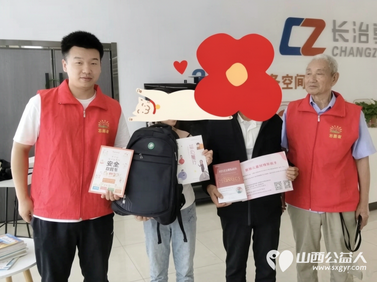 长治市阳光困境儿童帮扶协会开展2026年困境儿童陪伴服务活动本年度一对一成长礼包陆续发放到的孩子们手中一句句稚嫩真诚的道谢让现场暖意融融 - 第1张 - 山西公益人 长治市阳光困境儿童帮扶协会开展2026年困境儿童陪伴服务活动本年度一对一成长礼包陆续发放到的孩子们手中一句句稚嫩真诚的道谢让现场暖意融融 - 第1张