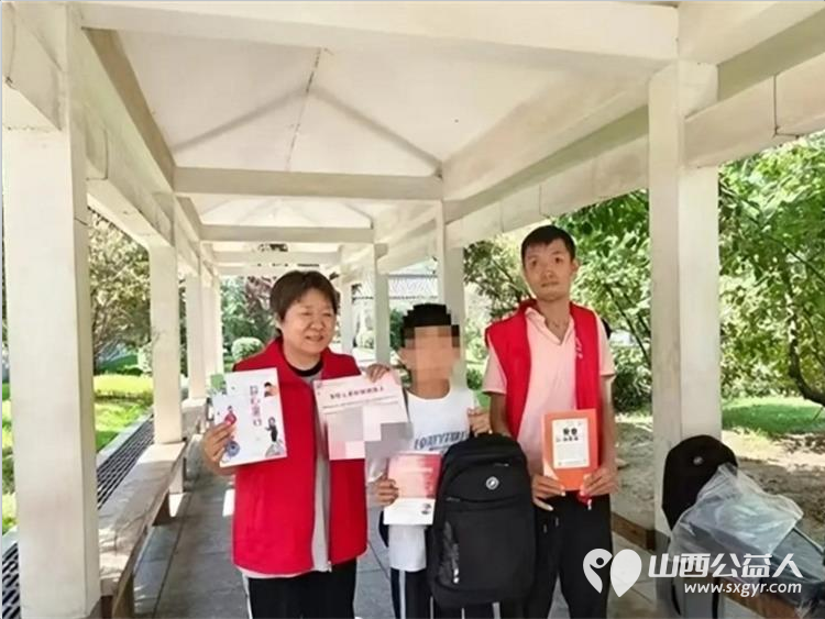 长治市阳光困境儿童帮扶协会开展2026年困境儿童陪伴服务活动本年度一对一成长礼包陆续发放到的孩子们手中一句句稚嫩真诚的道谢让现场暖意融融 - 第6张 - 山西公益人 长治市阳光困境儿童帮扶协会开展2026年困境儿童陪伴服务活动本年度一对一成长礼包陆续发放到的孩子们手中一句句稚嫩真诚的道谢让现场暖意融融 - 第6张