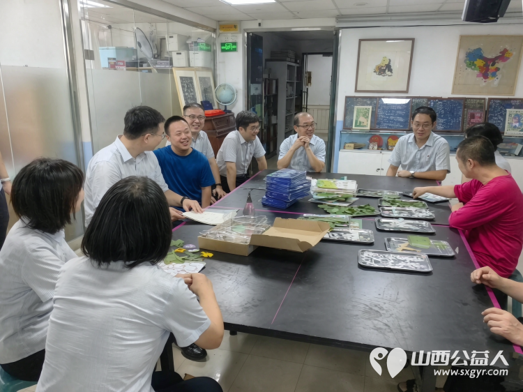 党建引领公益传递金融温度----建设银行山西省分行金融科技部党支部走进太原市安健儿公益服务中心看望孤独症孩子们带去了好多好多的礼物 - 第8张