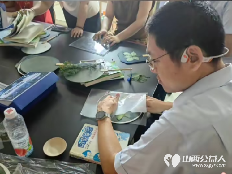 党建引领公益传递金融温度----建设银行山西省分行金融科技部党支部走进太原市安健儿公益服务中心看望孤独症孩子们带去了好多好多的礼物 - 第7张