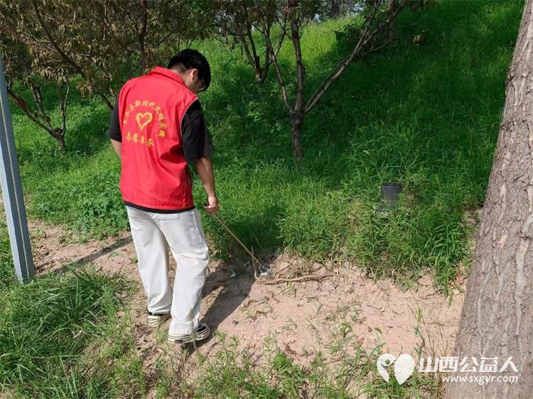 喜迎全国生态日守护文峪河碧水清流----8月14日文水县爱心帮扶志愿者协会开展新时代文明实践护河志愿服务活动以实际行动为家乡河道生态美颜 - 第12张