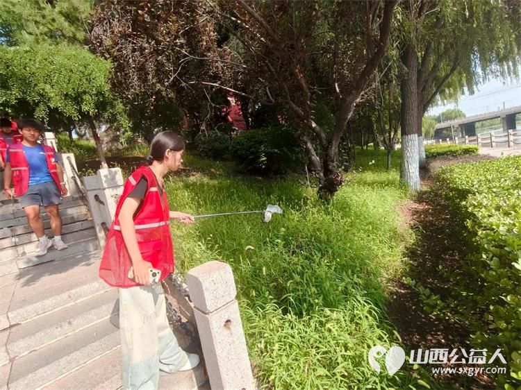 喜迎全国生态日守护文峪河碧水清流----8月14日文水县爱心帮扶志愿者协会开展新时代文明实践护河志愿服务活动以实际行动为家乡河道生态美颜 - 第9张