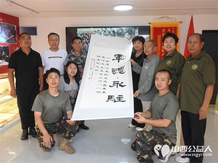 八一建军节长治战友之家的战友们来到壶关县后脑村慰问最美退伍军人牛何松并参观了他的英雄事迹展览馆和工作室大家都深受感动 - 第5张