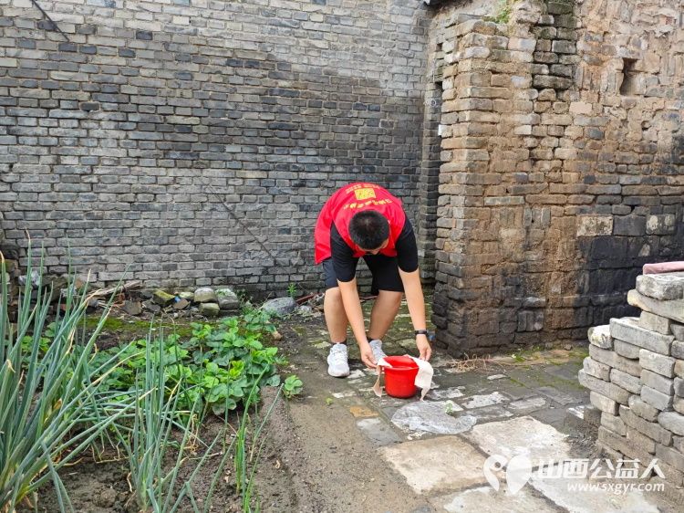 介休市敬老协会志愿者洪山镇北两水村北两水村赵焕林老人家中,为老人打扫室内外卫生、剪指甲、洗漱、理发、刷洗锅碗瓢盆 - 第19张 - 山西公益人 介休市敬老协会志愿者洪山镇北两水村北两水村赵焕林老人家中,为老人打扫室内外卫生、剪指甲、洗漱、理发、刷洗锅碗瓢盆 - 第19张