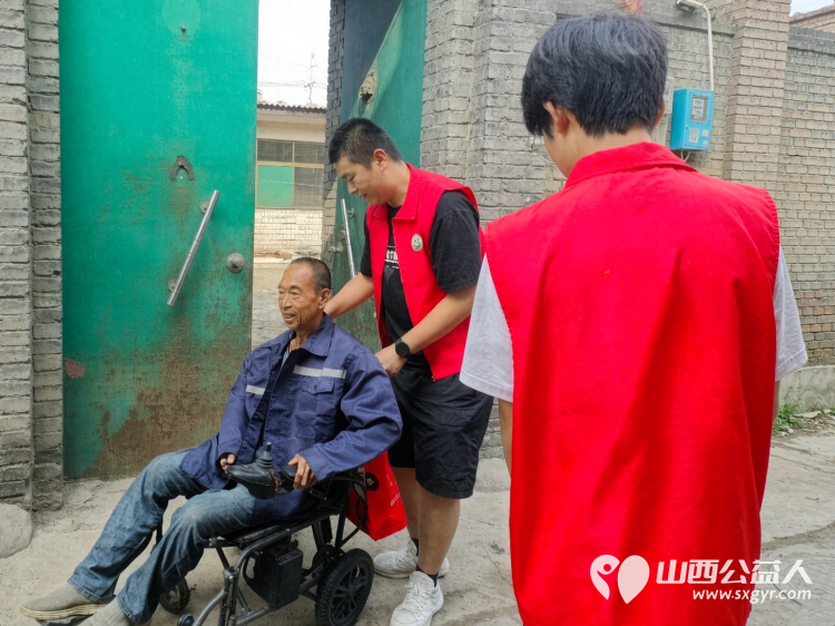 介休市敬老协会志愿者洪山镇北两水村北两水村赵焕林老人家中,为老人打扫室内外卫生、剪指甲、洗漱、理发、刷洗锅碗瓢盆 - 第3张 - 山西公益人 介休市敬老协会志愿者洪山镇北两水村北两水村赵焕林老人家中,为老人打扫室内外卫生、剪指甲、洗漱、理发、刷洗锅碗瓢盆 - 第3张