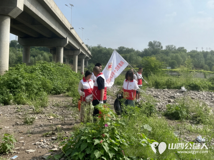 守护桃河碧水践行生态志愿｜阳泉市红十字纵擎救援队参与全国生态日 桃河护岸·水清岸绿 巡河清岸行动以红十字志愿力量守护母亲河生态环境 - 第2张