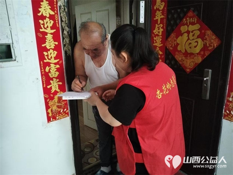 太原市杏花岭区杏花红志愿服务中心志愿者参加太原市胜利东街社区开展电动自行车消防安全隐患排查宣传教育和专项整治行动 - 第2张 - 山西公益人 太原市杏花岭区杏花红志愿服务中心志愿者参加太原市胜利东街社区开展电动自行车消防安全隐患排查宣传教育和专项整治行动 - 第2张