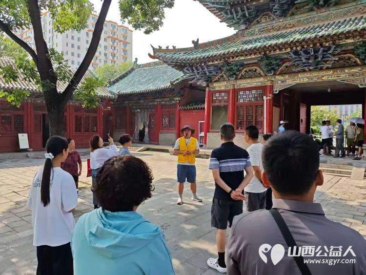 长治文保志愿者助力省运会在城隍庙开展义务讲解向来自各地的游客介绍城隍庙的历史与文化展现长治本地文化魅力也展现了长治志愿者的服务风采与本地文化底蕴 - 第20张