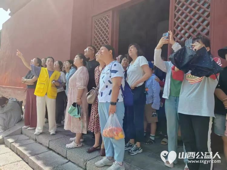 长治文保志愿者助力省运会在城隍庙开展义务讲解向来自各地的游客介绍城隍庙的历史与文化展现长治本地文化魅力也展现了长治志愿者的服务风采与本地文化底蕴 - 第6张