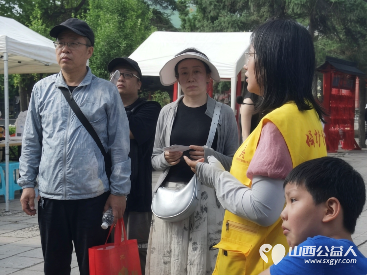 长治文保志愿者助力省运会在城隍庙开展义务讲解向来自各地的游客介绍城隍庙的历史与文化展现长治本地文化魅力也展现了长治志愿者的服务风采与本地文化底蕴 - 第22张