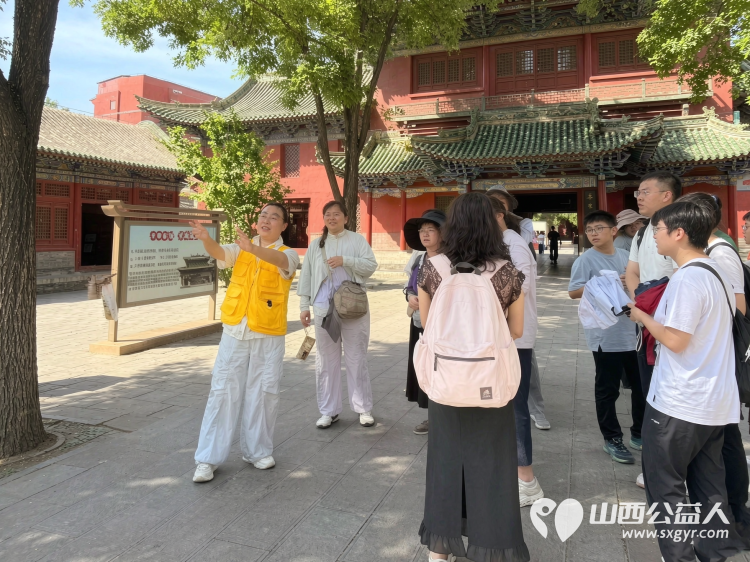 长治文保志愿者助力省运会在城隍庙开展义务讲解向来自各地的游客介绍城隍庙的历史与文化展现长治本地文化魅力也展现了长治志愿者的服务风采与本地文化底蕴 - 第14张