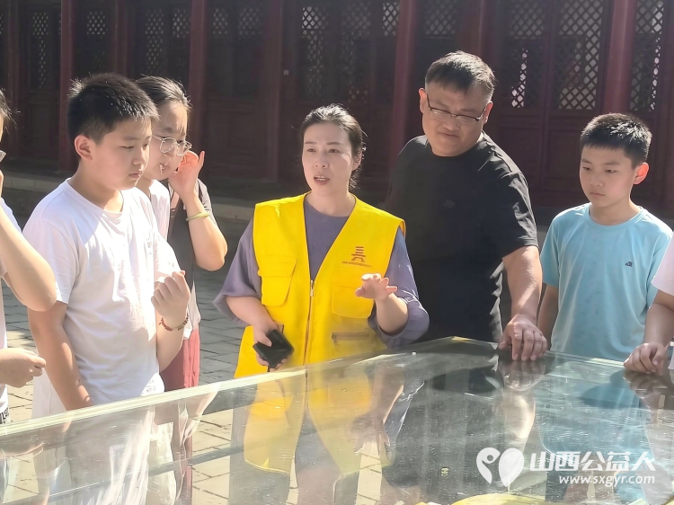 长治文保志愿者助力省运会在城隍庙开展义务讲解向来自各地的游客介绍城隍庙的历史与文化展现长治本地文化魅力也展现了长治志愿者的服务风采与本地文化底蕴 - 第21张