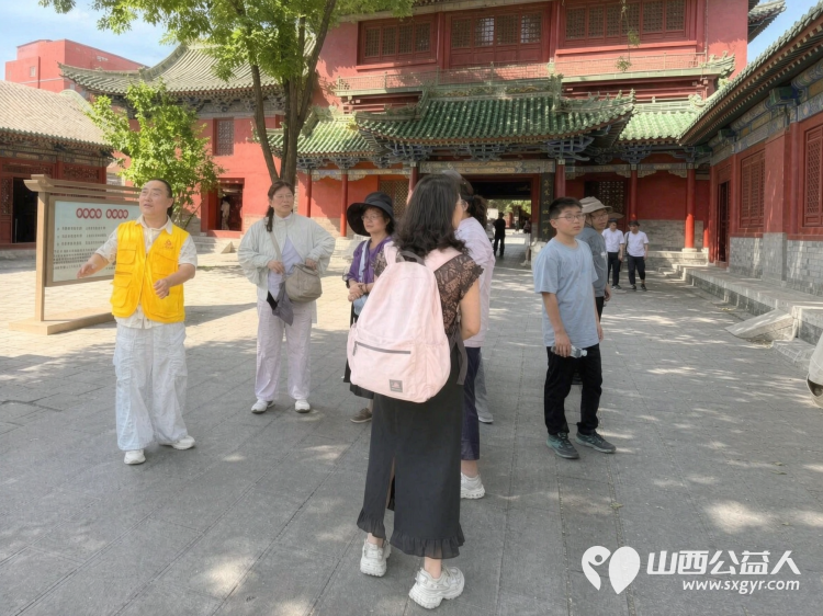 长治文保志愿者助力省运会在城隍庙开展义务讲解向来自各地的游客介绍城隍庙的历史与文化展现长治本地文化魅力也展现了长治志愿者的服务风采与本地文化底蕴 - 第16张