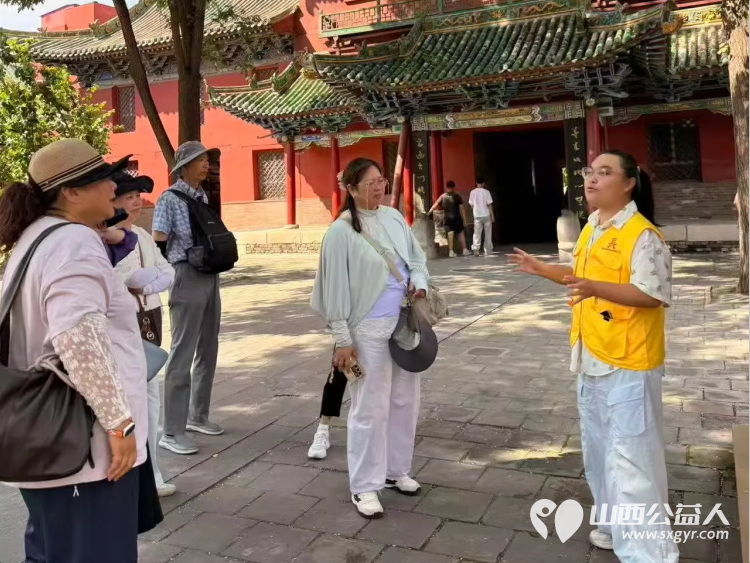 长治文保志愿者助力省运会在城隍庙开展义务讲解向来自各地的游客介绍城隍庙的历史与文化展现长治本地文化魅力也展现了长治志愿者的服务风采与本地文化底蕴 - 第5张
