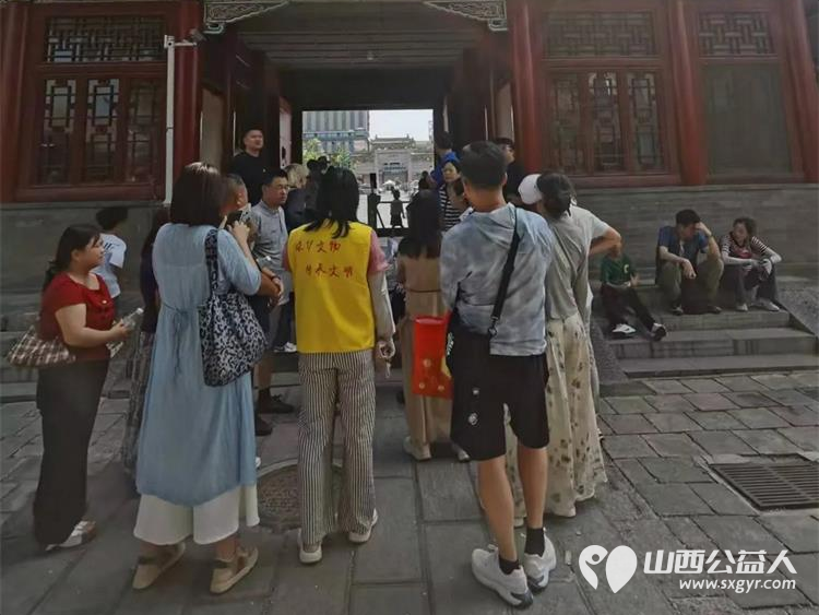 长治文保志愿者助力省运会在城隍庙开展义务讲解向来自各地的游客介绍城隍庙的历史与文化展现长治本地文化魅力也展现了长治志愿者的服务风采与本地文化底蕴 - 第11张