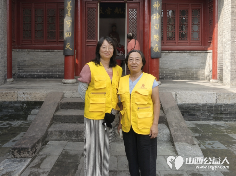 长治文保志愿者助力省运会在城隍庙开展义务讲解向来自各地的游客介绍城隍庙的历史与文化展现长治本地文化魅力也展现了长治志愿者的服务风采与本地文化底蕴 - 第3张