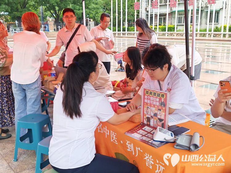 志愿服务进社区健康活动暖人心----介休市敬老协会2026年8月18日组织志愿者在西南街道裕华路社区为社区所有老人爱心理发义诊等多项贴心服务 - 第39张