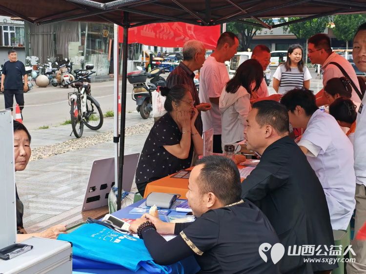 志愿服务进社区健康活动暖人心----介休市敬老协会2026年8月18日组织志愿者在西南街道裕华路社区为社区所有老人爱心理发义诊等多项贴心服务 - 第28张