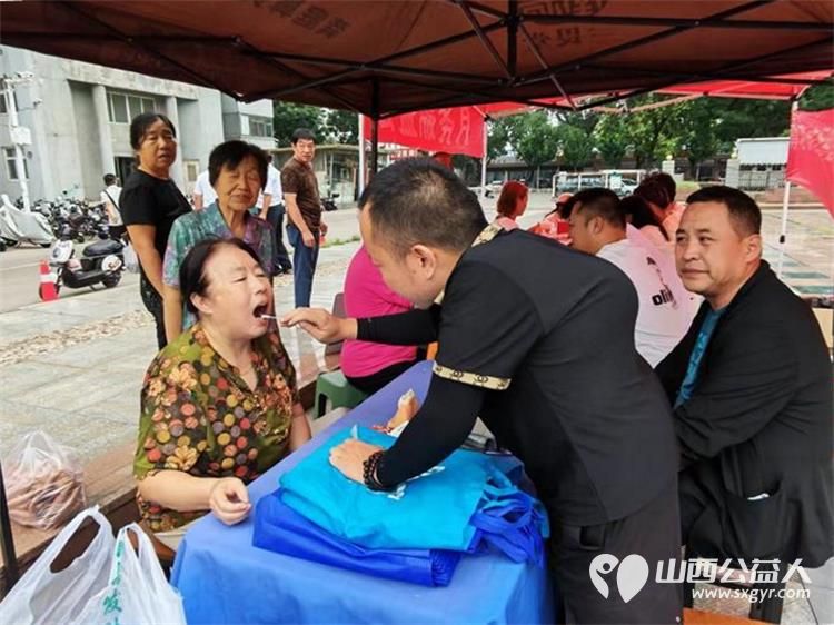 志愿服务进社区健康活动暖人心----介休市敬老协会2026年8月18日组织志愿者在西南街道裕华路社区为社区所有老人爱心理发义诊等多项贴心服务 - 第48张