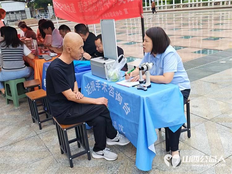 志愿服务进社区健康活动暖人心----介休市敬老协会2026年8月18日组织志愿者在西南街道裕华路社区为社区所有老人爱心理发义诊等多项贴心服务 - 第29张