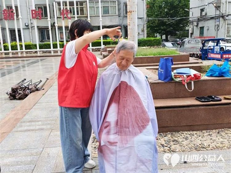 志愿服务进社区健康活动暖人心----介休市敬老协会2026年8月18日组织志愿者在西南街道裕华路社区为社区所有老人爱心理发义诊等多项贴心服务 - 第17张