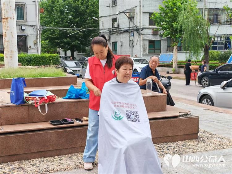 志愿服务进社区健康活动暖人心----介休市敬老协会2026年8月18日组织志愿者在西南街道裕华路社区为社区所有老人爱心理发义诊等多项贴心服务 - 第19张