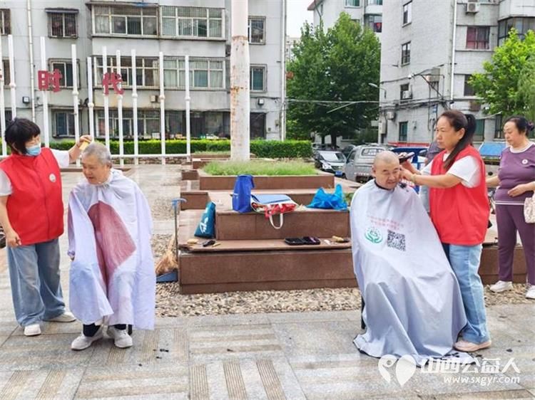 志愿服务进社区健康活动暖人心----介休市敬老协会2026年8月18日组织志愿者在西南街道裕华路社区为社区所有老人爱心理发义诊等多项贴心服务 - 第8张