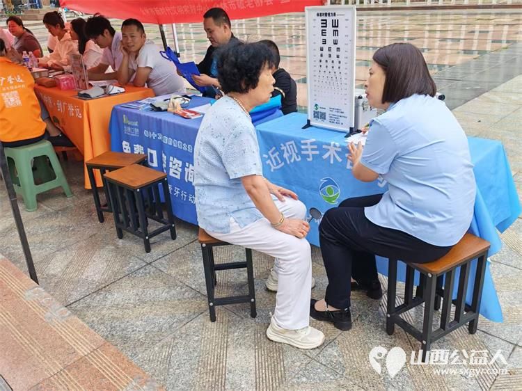 志愿服务进社区健康活动暖人心----介休市敬老协会2026年8月18日组织志愿者在西南街道裕华路社区为社区所有老人爱心理发义诊等多项贴心服务 - 第49张
