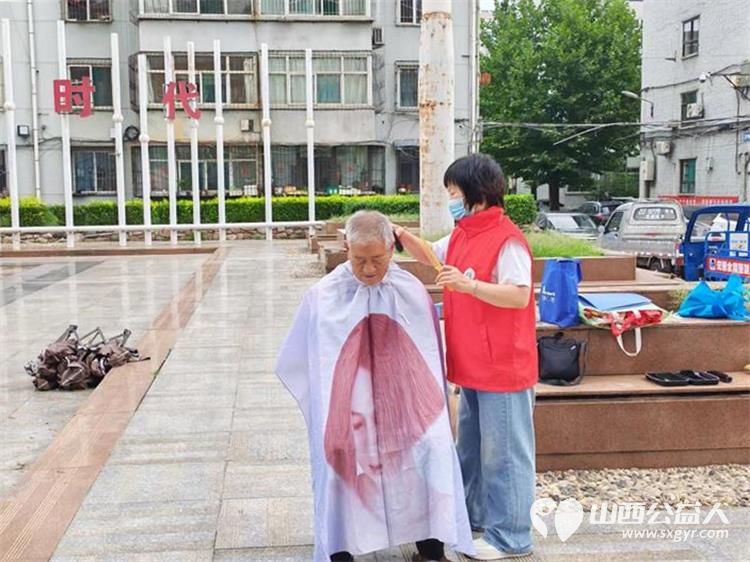 志愿服务进社区健康活动暖人心----介休市敬老协会2026年8月18日组织志愿者在西南街道裕华路社区为社区所有老人爱心理发义诊等多项贴心服务 - 第14张