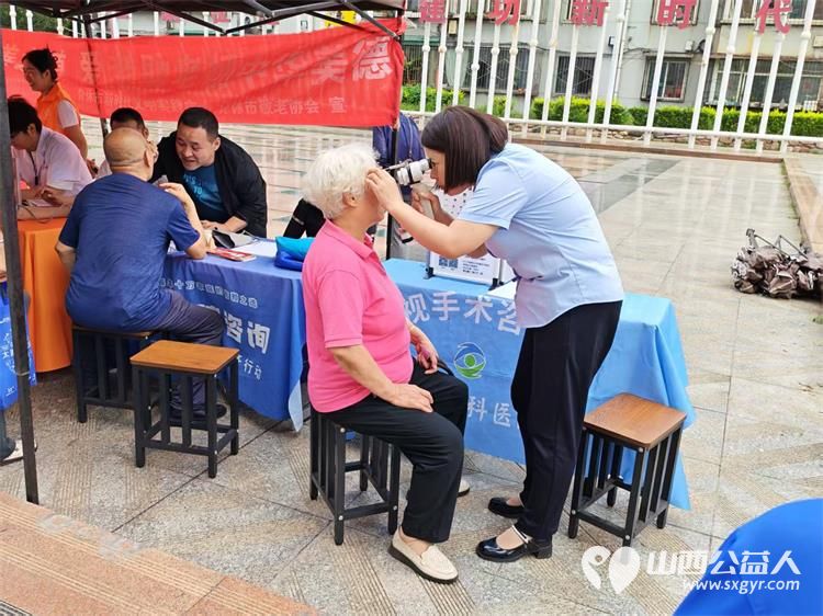 志愿服务进社区健康活动暖人心----介休市敬老协会2026年8月18日组织志愿者在西南街道裕华路社区为社区所有老人爱心理发义诊等多项贴心服务 - 第37张