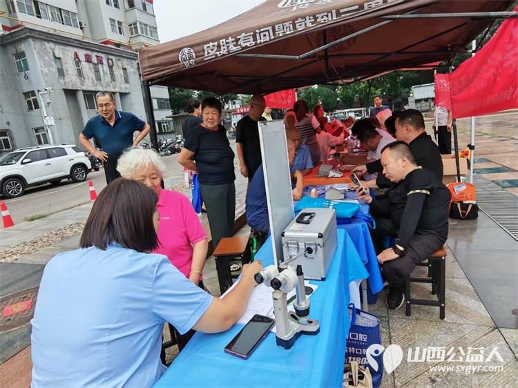 志愿服务进社区健康活动暖人心----介休市敬老协会2026年8月18日组织志愿者在西南街道裕华路社区为社区所有老人爱心理发义诊等多项贴心服务 - 第40张