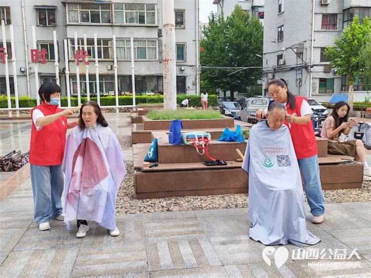 志愿服务进社区健康活动暖人心----介休市敬老协会2026年8月18日组织志愿者在西南街道裕华路社区为社区所有老人爱心理发义诊等多项贴心服务 - 第9张