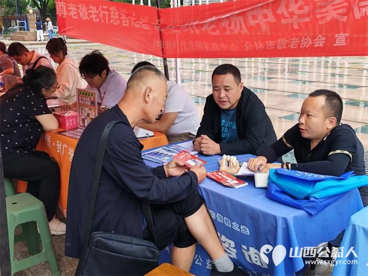 志愿服务进社区健康活动暖人心----介休市敬老协会2026年8月18日组织志愿者在西南街道裕华路社区为社区所有老人爱心理发义诊等多项贴心服务 - 第32张
