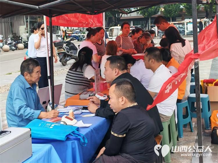 志愿服务进社区健康活动暖人心----介休市敬老协会2026年8月18日组织志愿者在西南街道裕华路社区为社区所有老人爱心理发义诊等多项贴心服务 - 第31张
