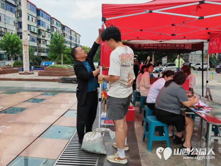 志愿服务进社区健康活动暖人心----介休市敬老协会2026年8月18日组织志愿者在西南街道裕华路社区为社区所有老人爱心理发义诊等多项贴心服务 - 第23张