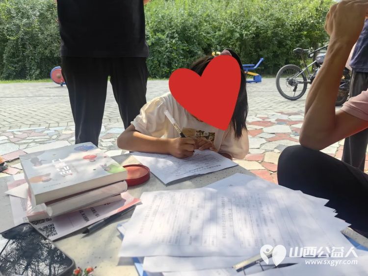 阳光长治相伴成长|长治市阳光困境儿童帮扶协会暖心帮扶进屯留守护困境儿童向阳成长为当地困境儿童送上爱心成长礼包将社会的温暖送到孩子们手中 - 第2张 - 山西公益人 阳光长治相伴成长|长治市阳光困境儿童帮扶协会暖心帮扶进屯留守护困境儿童向阳成长为当地困境儿童送上爱心成长礼包将社会的温暖送到孩子们手中 - 第2张