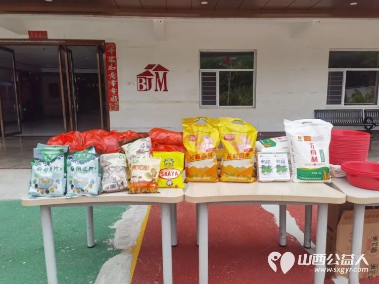 南京圣诺生物有限公司走进太原市杏花岭区比家美慈爱养护院慰问比家美长者为老人们送上了精心准备的生活物资更传递了对比家美长者们的深切关怀 - 第3张 - 山西公益人 南京圣诺生物有限公司走进太原市杏花岭区比家美慈爱养护院慰问比家美长者为老人们送上了精心准备的生活物资更传递了对比家美长者们的深切关怀 - 第3张