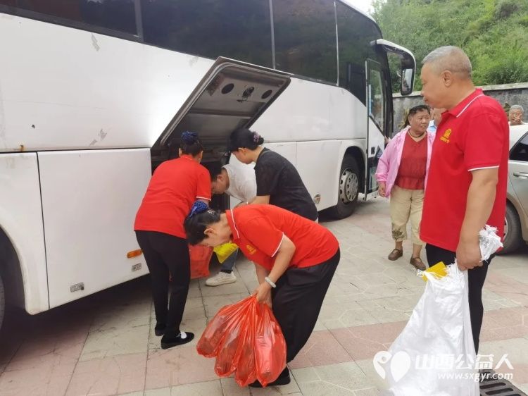 南京圣诺生物有限公司走进太原市杏花岭区比家美慈爱养护院慰问比家美长者为老人们送上了精心准备的生活物资更传递了对比家美长者们的深切关怀 - 第5张 - 山西公益人 南京圣诺生物有限公司走进太原市杏花岭区比家美慈爱养护院慰问比家美长者为老人们送上了精心准备的生活物资更传递了对比家美长者们的深切关怀 - 第5张