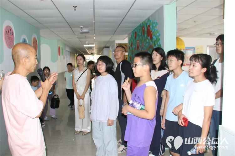 中信银行小店支行携手客户代表来到太原灵星社区服务中心阳曲校区了解自闭症知识陪着孩子们一起做手工认购孩子们手工作品并为孩子们捐赠米面油等生活物资 - 第2张 - 山西公益人 中信银行小店支行携手客户代表来到太原灵星社区服务中心阳曲校区了解自闭症知识陪着孩子们一起做手工认购孩子们手工作品并为孩子们捐赠米面油等生活物资 - 第2张