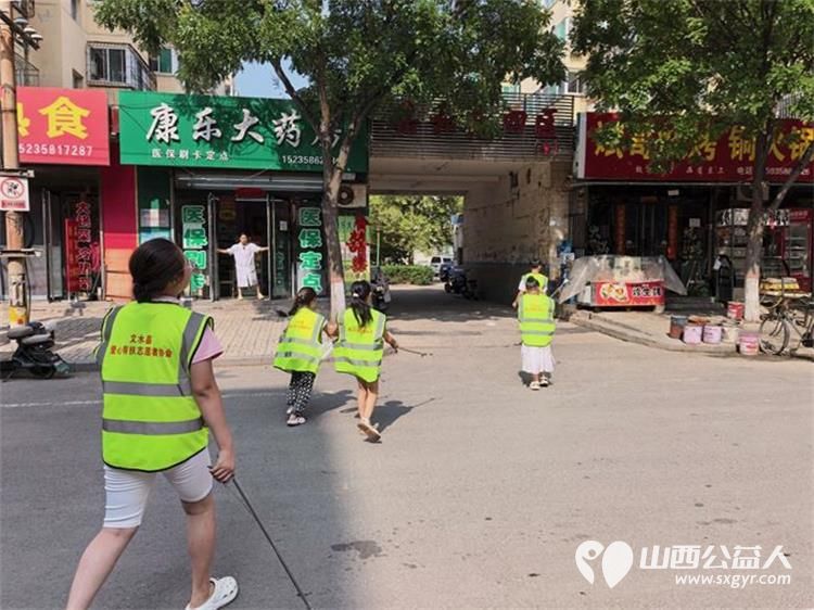 小手践行文明守护美好家园|文水县爱心帮扶志愿者协会组织青少年环保志愿服务实践活动开展社区垃圾清理环保志愿服务清理各类卫生死角 - 第8张 - 山西公益人 小手践行文明守护美好家园|文水县爱心帮扶志愿者协会组织青少年环保志愿服务实践活动开展社区垃圾清理环保志愿服务清理各类卫生死角 - 第8张