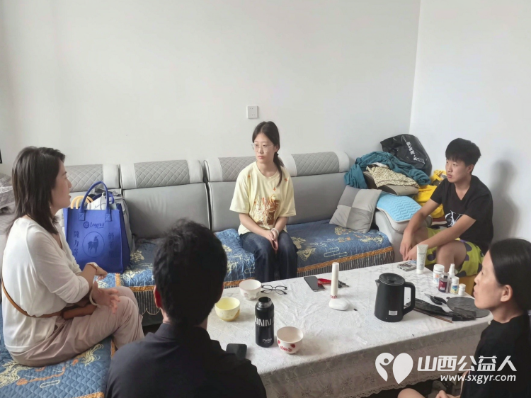 爱心助学暖人心----长治市小雨点公益志愿者协会助力黎城学子梁毓柯圆大学梦为梁毓柯发放2000元助学慰问金就读大同大学 - 第3张