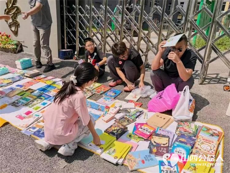 太原市龙城义工协会给五台县石咀村爱心物资发放顺利完成募集的衣物鞋子书籍和玩具已经送到乡亲们手中感谢志愿者们每一份沉甸甸的善意 - 第9张