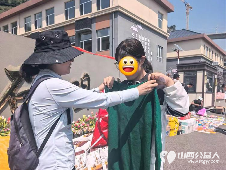 太原市龙城义工协会给五台县石咀村爱心物资发放顺利完成募集的衣物鞋子书籍和玩具已经送到乡亲们手中感谢志愿者们每一份沉甸甸的善意 - 第2张