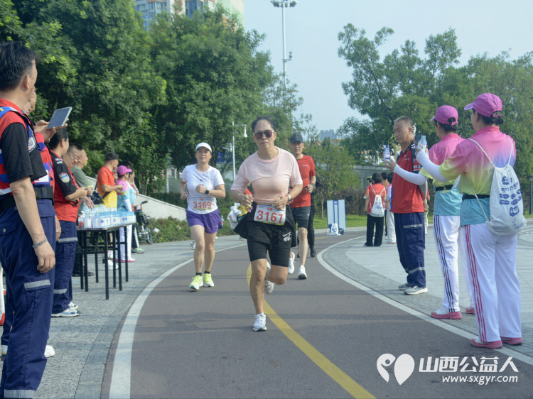 湖岸同心铺跑道欢乐乘风同赴约----2026年太原市全民健身日清徐东湖欢乐跑这里有一群血肉相连的爱心奉献团队是太原市全民健身事业向前迈进的扎实一步 - 第11张
