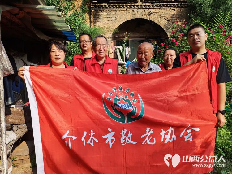介休市敬老协会志愿者走进绵山镇常乐村88岁乔玉琪(现居住董家庄)老人家中为老人打扫室内外卫生做饭包饺子一场敬老志愿行一次贴心陪伴 - 第1张 - 山西公益人 介休市敬老协会志愿者走进绵山镇常乐村88岁乔玉琪(现居住董家庄)老人家中为老人打扫室内外卫生做饭包饺子一场敬老志愿行一次贴心陪伴 - 第1张