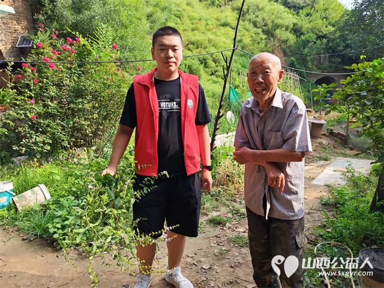 介休市敬老协会志愿者走进绵山镇常乐村88岁乔玉琪(现居住董家庄)老人家中为老人打扫室内外卫生做饭包饺子一场敬老志愿行一次贴心陪伴 - 第9张 - 山西公益人 介休市敬老协会志愿者走进绵山镇常乐村88岁乔玉琪(现居住董家庄)老人家中为老人打扫室内外卫生做饭包饺子一场敬老志愿行一次贴心陪伴 - 第9张