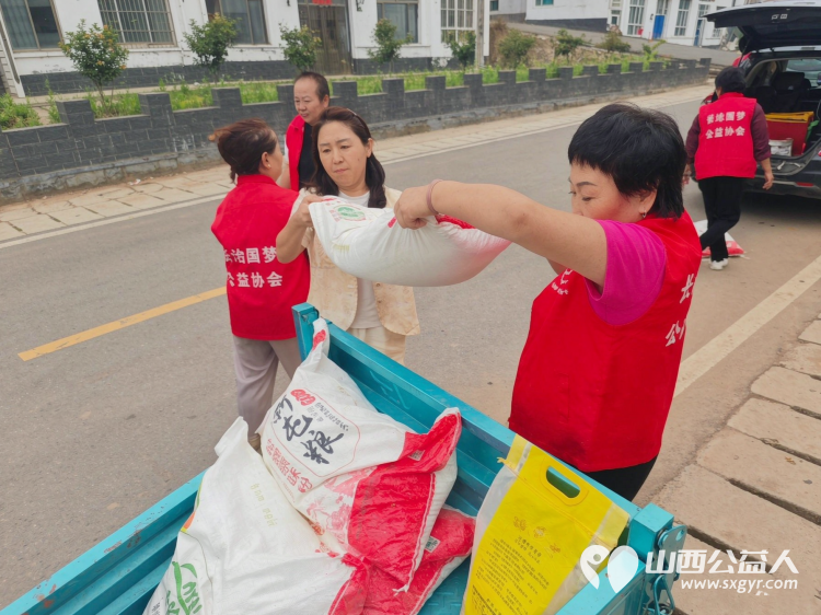 盛夏传温情公益暖人心----长治圆梦公益志愿者团队奔赴沁县徐村、东仁村开展困难家庭走访慰问公益行动为8户困境群众送去生活物资与暖心陪伴 - 第14张 - 山西公益人 盛夏传温情公益暖人心----长治圆梦公益志愿者团队奔赴沁县徐村、东仁村开展困难家庭走访慰问公益行动为8户困境群众送去生活物资与暖心陪伴 - 第14张