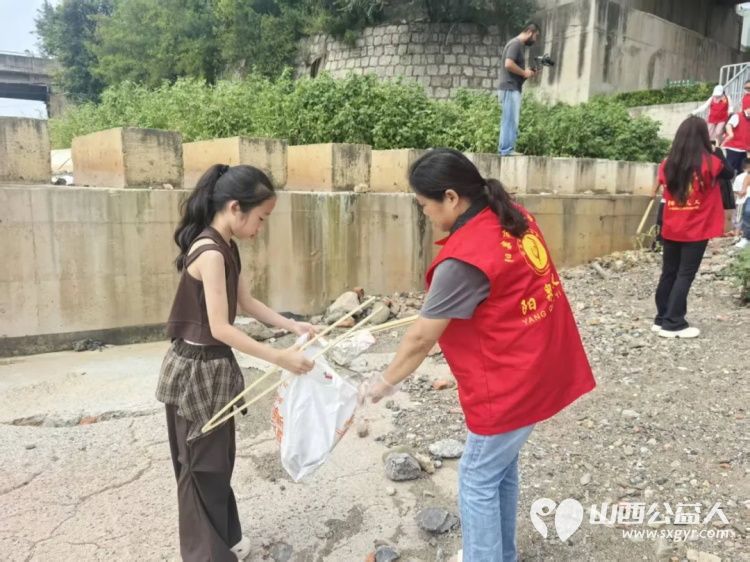 保护母亲河全省联动巡河护河系列活动再启动----阳泉市河长办联合阳泉市义工联合会在五渡湿地公园开展 十年守护幸福晋享 净滩行动市义工联义工民间巡河员共计50余人参加了活动 - 第15张 - 山西公益人 保护母亲河全省联动巡河护河系列活动再启动----阳泉市河长办联合阳泉市义工联合会在五渡湿地公园开展 十年守护幸福晋享 净滩行动市义工联义工民间巡河员共计50余人参加了活动 - 第15张